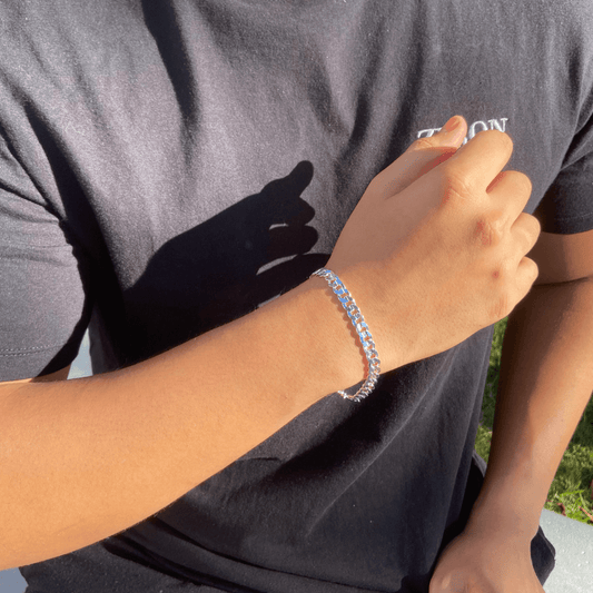 Holland 925 Silver Bracelet with Geometric Design and 7mm Zircon